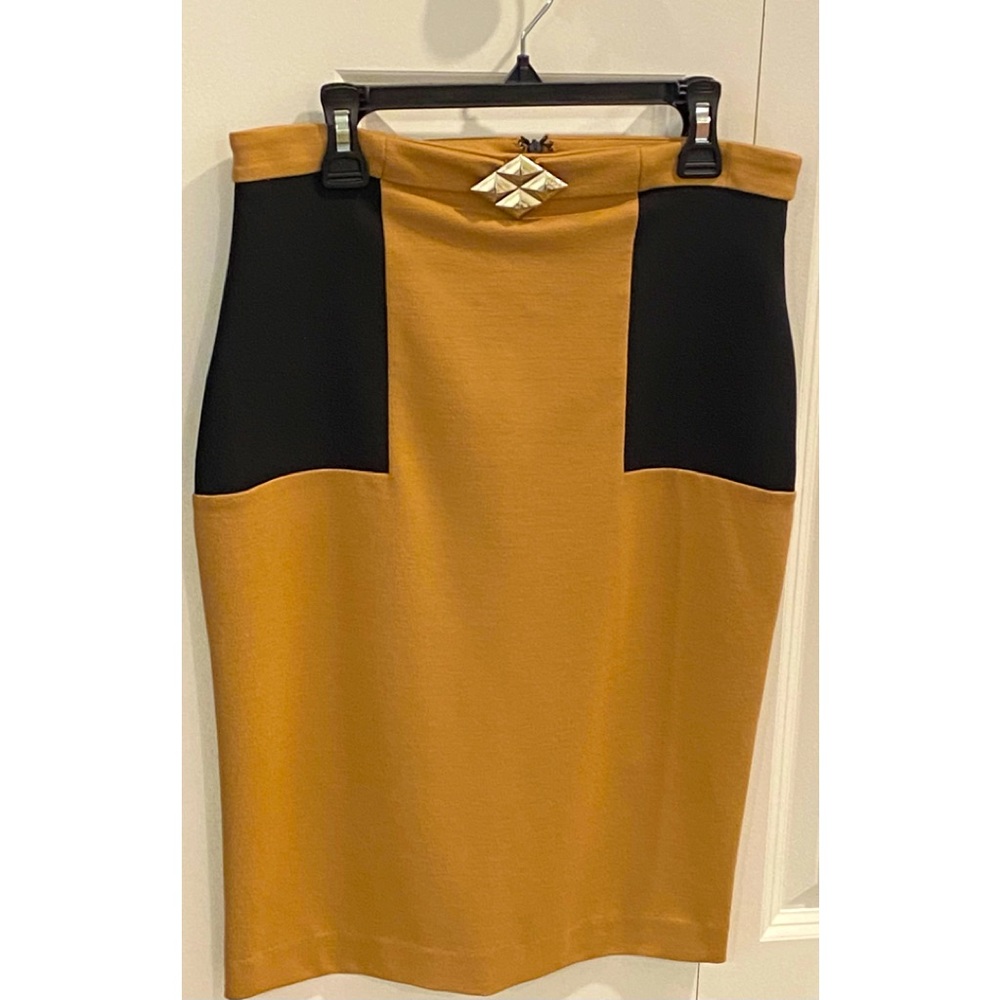 Head Turner Slim Two Tone Skirt